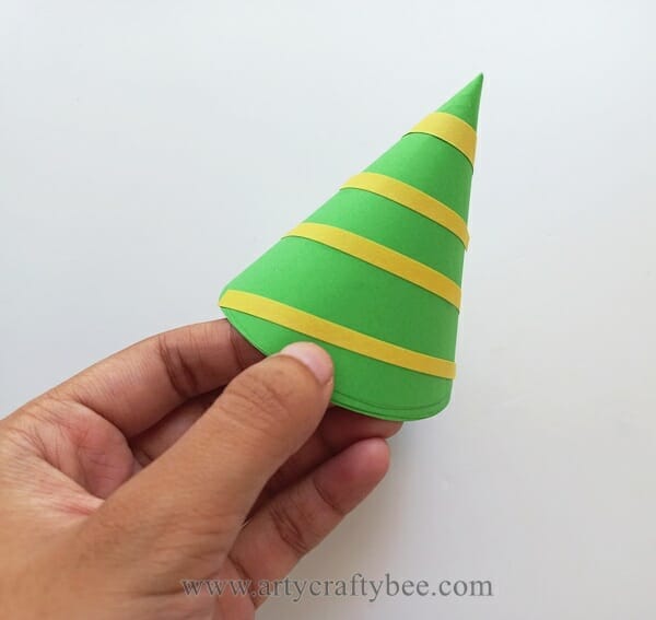making paper cone christmas trees (7)