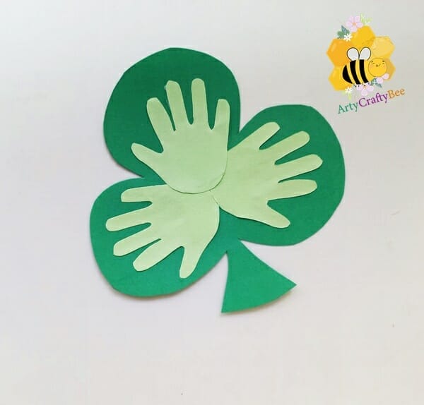 handprint shamrock craft for preschoolers