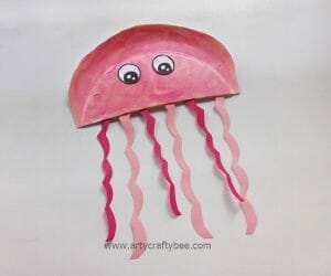 Summer Fun DIY Paper Plate Jellyfish Art Project - Arty Crafty Bee