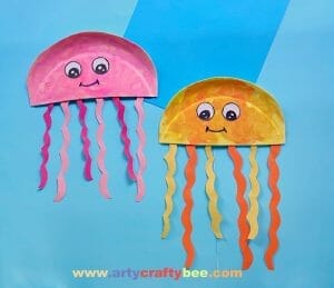 Summer Fun DIY Paper Plate Jellyfish Art Project - Arty Crafty Bee